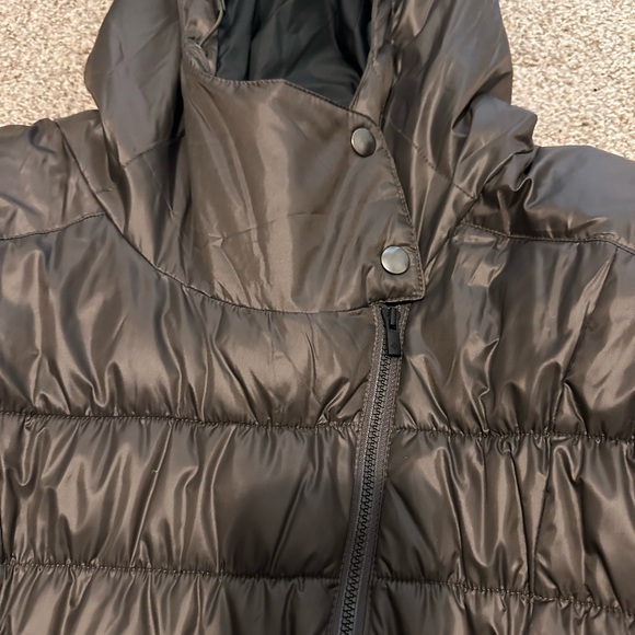 Women’s Columbia Puffer Jacket - Picture 2 of 6